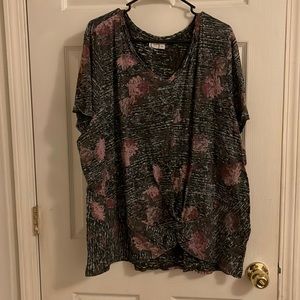 maurices 24/7 Gray Floral Ruched Tee size 4